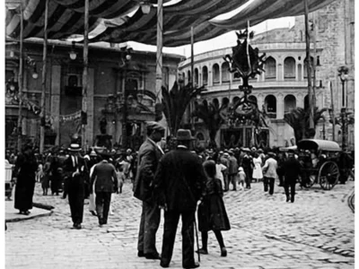 hòmens de la vergonya a la plaça de la Mare de Déu de València / hòmens de la vergonya en la plaza de la Mare de Déu de València