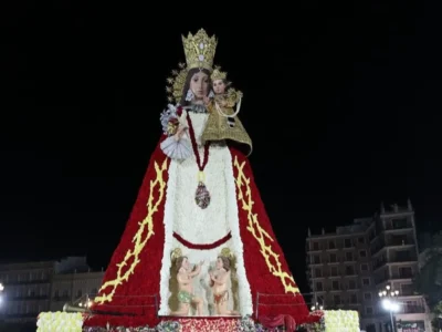 Ofrena Falles 2026 a la plaça de la Mare de Déu de València / Ofrenda Fallas 2026 en la plaza de la Virgen de València