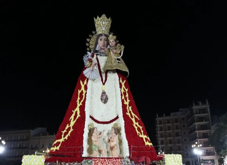 L’Ofrena Falles 2026 reunix prop de 120.000 persones i reobri el debat sobre l’organització