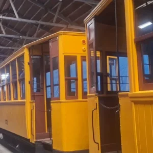 Restauració de tramvies històrics a València amb dos unitats antigues / Restauración de tranvías históricos en València con dos unidades antiguas