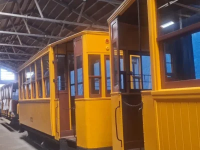 Restauració de tramvies històrics a València amb dos unitats antigues / Restauración de tranvías históricos en València con dos unidades antiguas