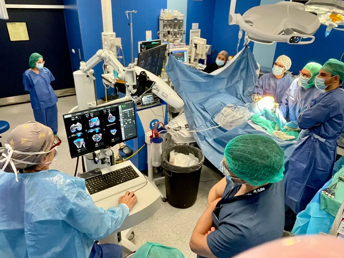 Cirurgia robòtica pediàtrica a l’Hospital Doctor Balmis d’Alacant / Cirugía robótica pediátrica en el Hospital Doctor Balmis de Alicante