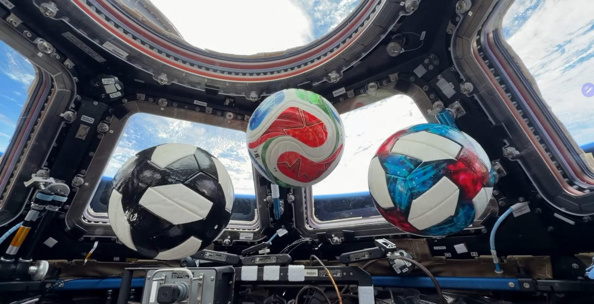 Els astronautes celebren el Mundial 2026 des de l’Estació Espacial Internacional 3 Astronautes Mundial 2026 celebrant el torneig des de l’Estació Espacial Internacional