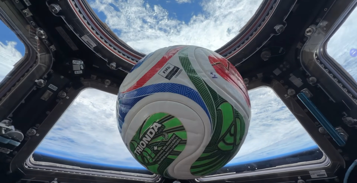 Els astronautes celebren el Mundial 2026 des de l’Estació Espacial Internacional 4 Astronautes Mundial 2026 celebrant el torneig des de l’Estació Espacial Internacional