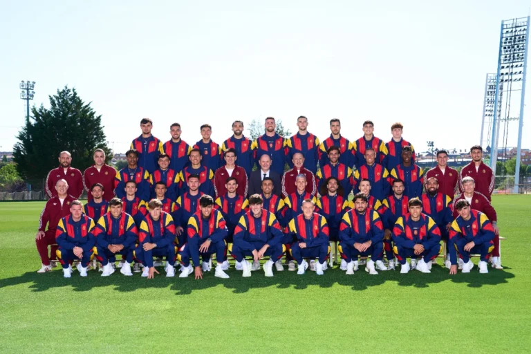 La Selección española llega a A Coruña arropada por la afición antes del Mundial