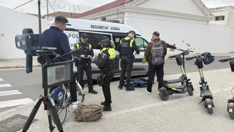 Controls als patinets a València: la Policia Local revisarà la inscripció dels VMP
