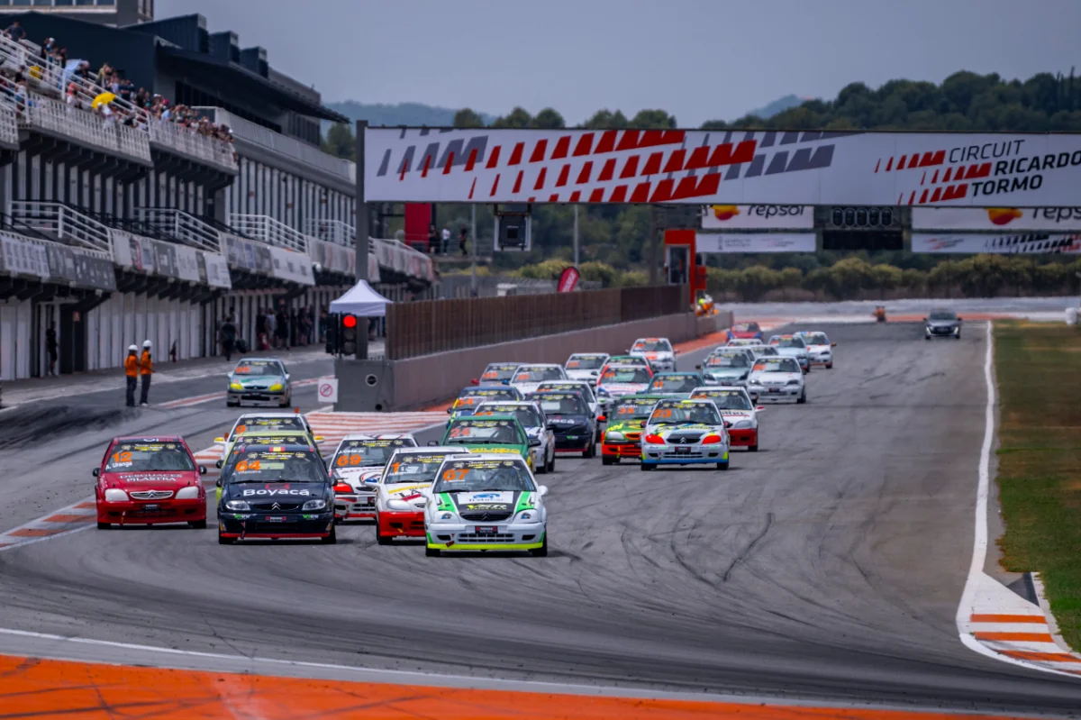 La Promocopa al Circuit Ricardo Tormo deixa sis carreres de turismes a Cheste