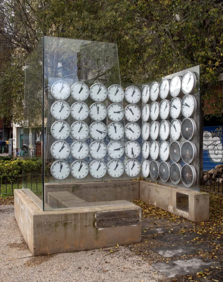 Restauració del monument a les víctimes del metro a València