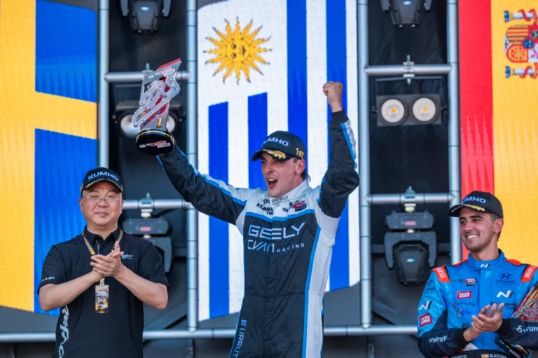 Triplet de Santiago Urrutia en el Circuit Ricardo Tormo de Cheste