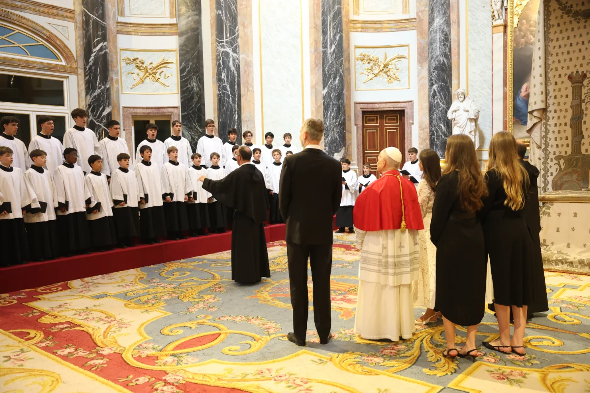 La Família Reial rep el Papa Lleó XIV en l’inici de la seua visita a Espanya 4 Visita del Papa Lleó XIV a Espanya amb la Família Reial al Palau Reial de Madrid
