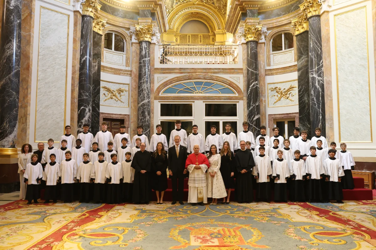 La Família Reial rep el Papa Lleó XIV en l’inici de la seua visita a Espanya 2 Visita del Papa Lleó XIV a Espanya amb la Família Reial al Palau Reial de Madrid
