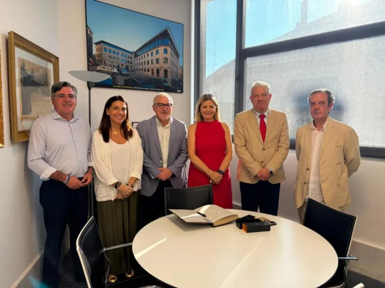 FP i universitat a Alcoi: el projecte FP+U permetrà completar ADE en tres anys