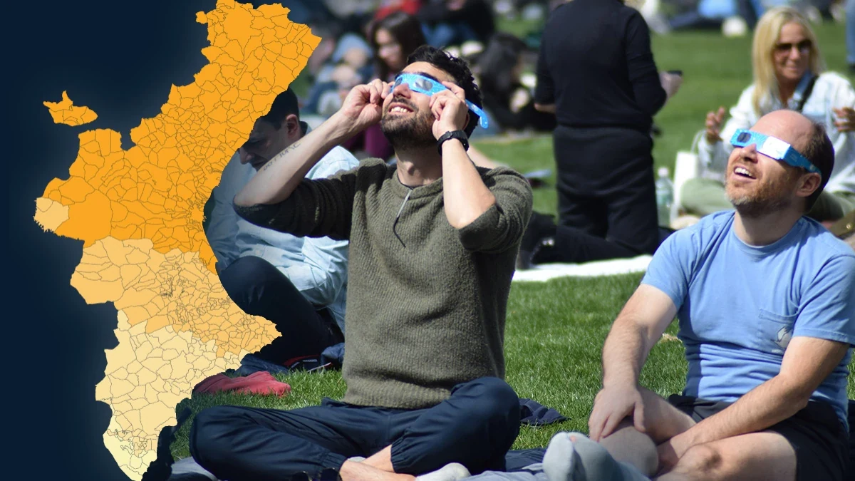 Eclipsi solar a À Punt: nou punts en directe per seguir-lo per terra, mar i aire 4 Persones observen un eclipsi amb ulleres homologades