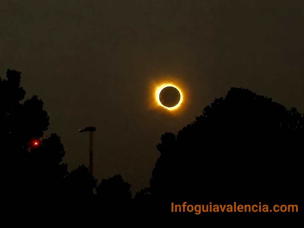L’eclipsi total a València: 50.000 persones a la Malva-rosa, un minut de foscor i curiositats inesperades 4 Eclipsi total a València del 12 d’agost de 2026 sobre l’entorn urbà