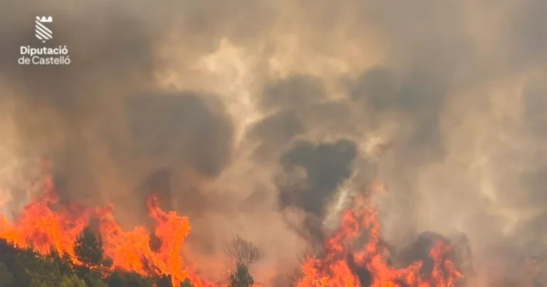 Incendio en la Calderona: Gátova continúa evacuada y el fuego afecta a 423 hectáreas