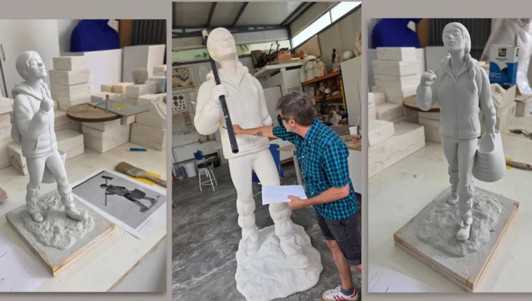 Monument als voluntaris de la dana de Paco Roca durant el procés de modelatge
