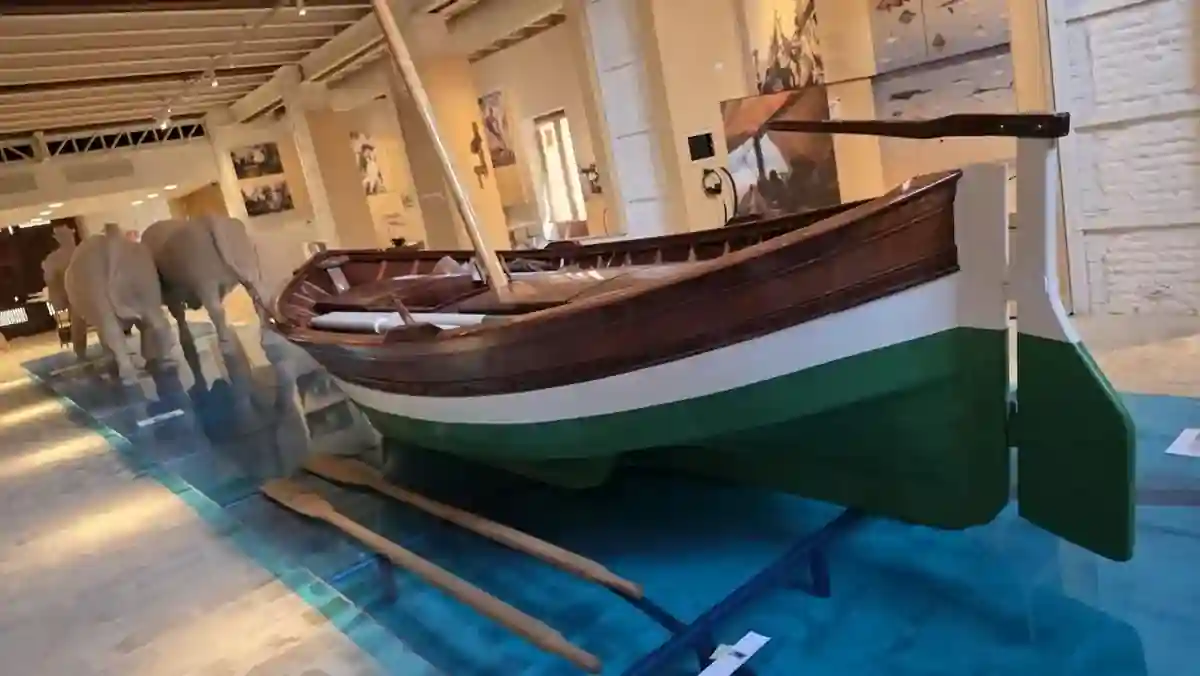 El Museu de la Mar de València obrirà al setembre a la Casa dels Bous 4 Llaüt tradicional mediterrani exposat al Museu de la Mar de València