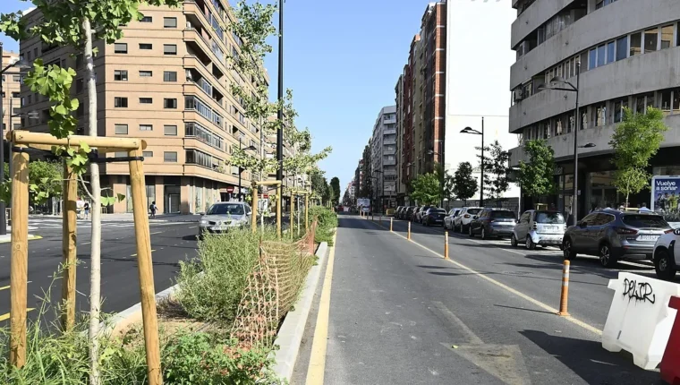 Tram reurbanitzat de Giorgeta-Pérez Galdós a València amb arbratge nou i circulació oberta