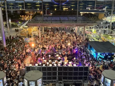 Públic i Film Symphony Orchestra durant la celebració dels 25 anys de Kinépolis València a Paterna