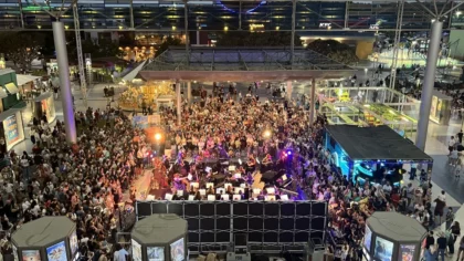 Públic i Film Symphony Orchestra durant la celebració dels 25 anys de Kinépolis València a Paterna