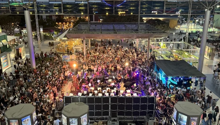 Públic i Film Symphony Orchestra durant la celebració dels 25 anys de Kinépolis València a Paterna