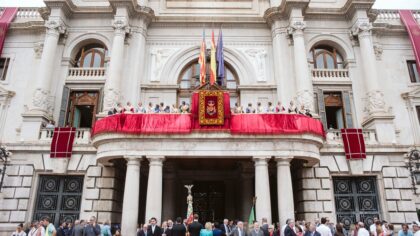 Reial Senyera durant la Processó Cívica del 9 d’Octubre a València