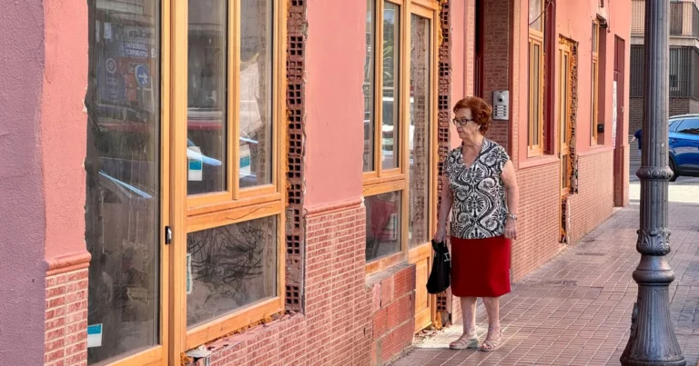Un juzgado paraliza las obras de apartamentos turísticos en Nou Moles