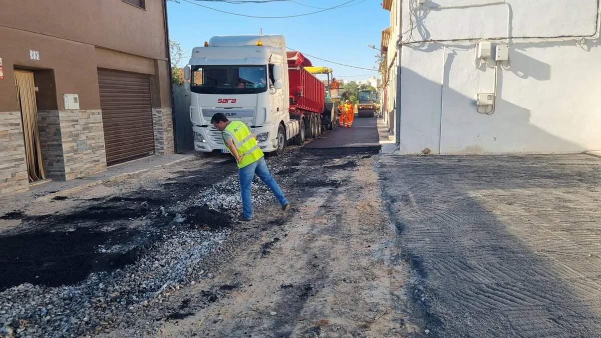 València invertirá cerca de 500.000 euros en asfaltar calles de Pinedo, el Saler y el Perellonet