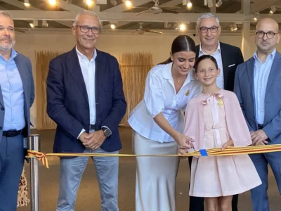 Carmen Prades i Marta Mercader en la inauguració de l’exposició de ninots infantils a Nuevo Centro