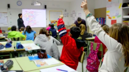 Alumnes en una aula durant una classe a València