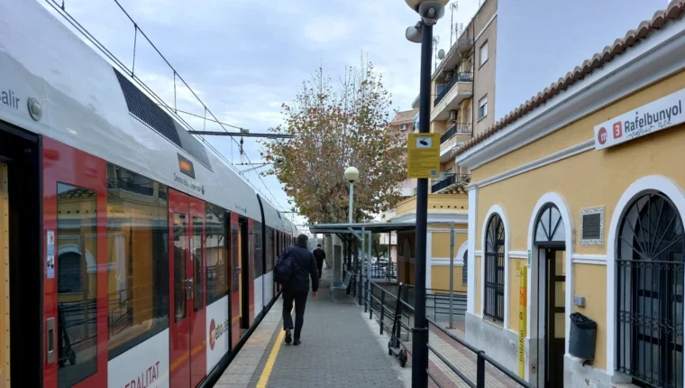 Estació de Rafelbunyol de la línia 3 de Metrovalencia