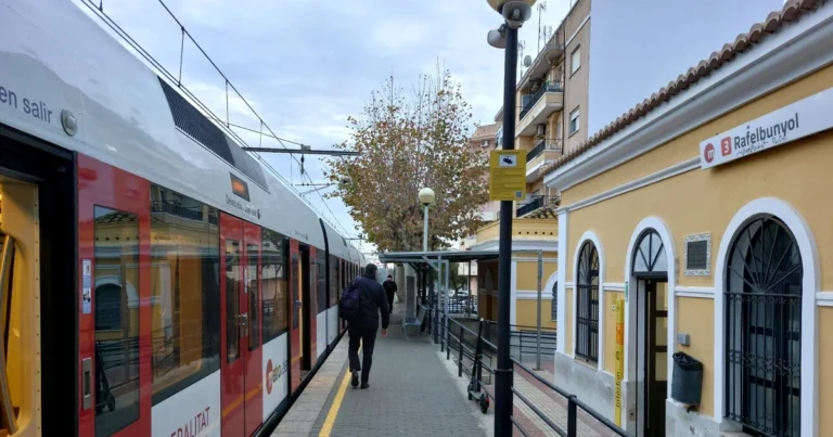 Metrovalencia: la línea 3 funcionará toda la noche por los Disfraces de Rafelbunyol