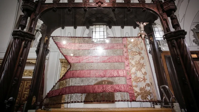 Reial Senyera de València al Museu Històric Municipal, model per a la nova rèplica