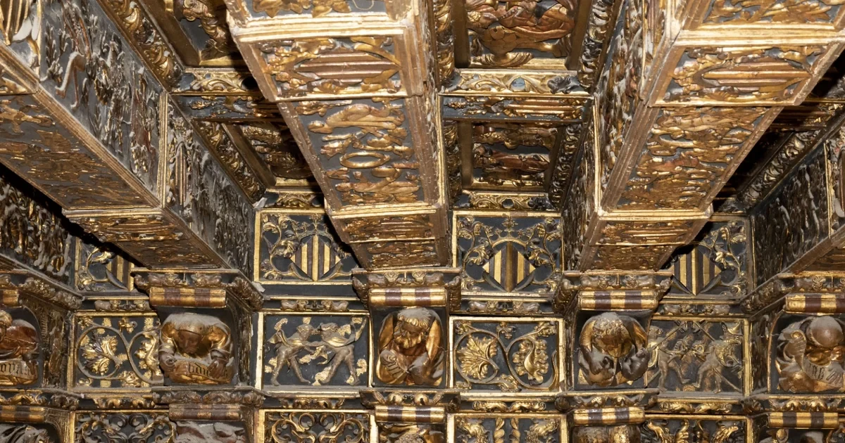 València: Turisme, Oci, Actualitat i tot el que has de saber sobre la ciutat 10 La Sala Daurada de la Llotja inicia els estudis per a restaurar el seu sostre històric