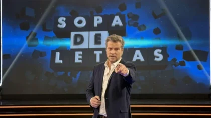 Jota Abril presenta Sopa de Letras d’À Punt, que continua fora de la graella