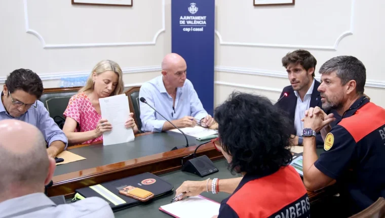 Reunió de la Junta Local de Protecció Civil sobre els tallafocs de la Devesa després de l’incendi del Saler