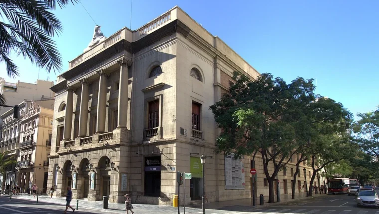 El tancament del Teatre Principal obri una crisi cultural i institucional a València