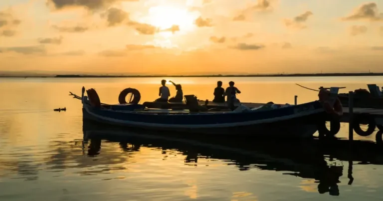 Onze barques tradicionals de l’Albufera canviaran els motors de combustió per elèctrics