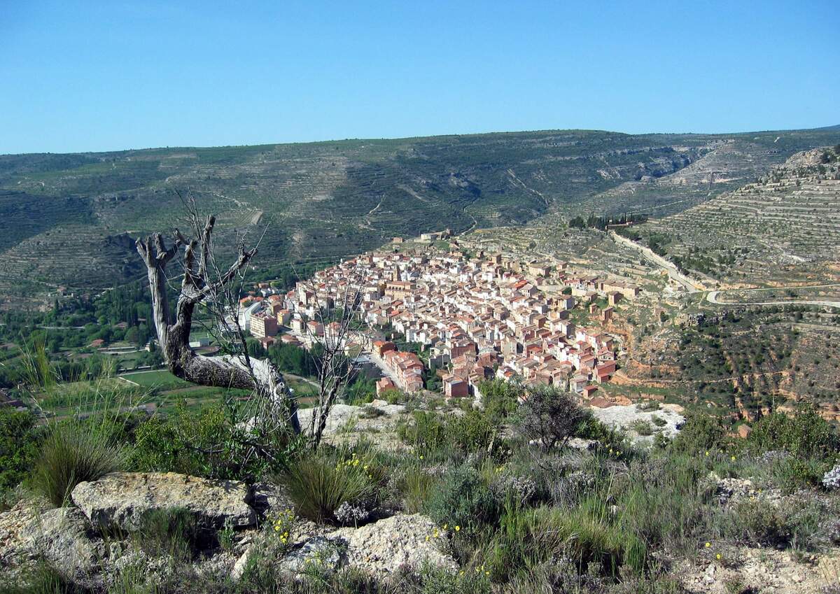 Ayudas para comprar vivienda joven: hasta 15.000 euros en pueblos valencianos 1 Vista general d'Ademús al Racó d'Ademús fotografiada des del Pico Castro