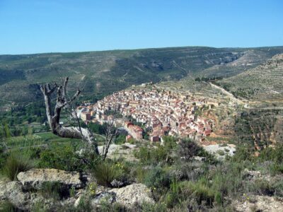 Vista general d'Ademús al Racó d'Ademús fotografiada des del Pico Castro