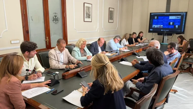 Reunió del CECOPAL per l’alerta roja per pluges a València