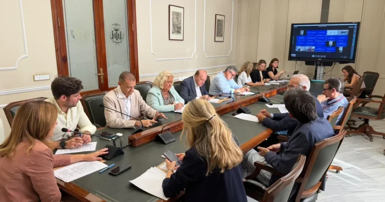 Alerta roja per pluges a València: tancaments i mesures fins divendres
