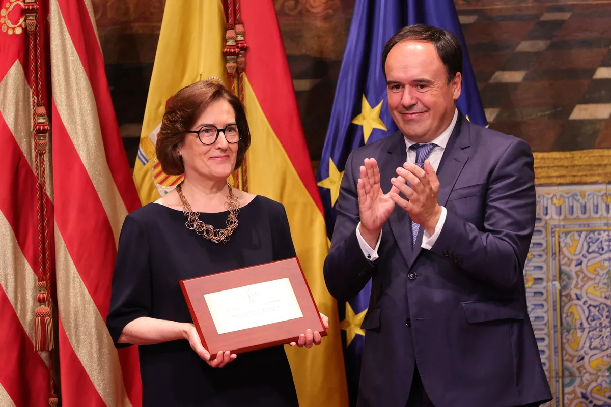 Distinciones de la Generalitat 2026: todos los premiados del 9 de Octubre 20 Premiada con una placa conmemorativa durante el 9 de Octubre