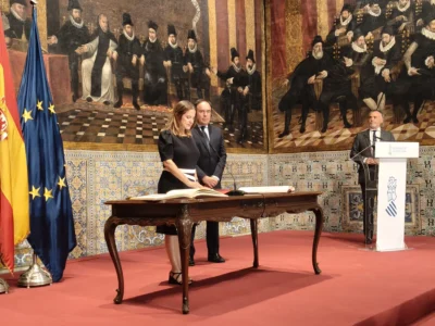 M. Àngels Francés durant la presa de possessió com a presidenta de l'AVL al Palau de la Generalitat