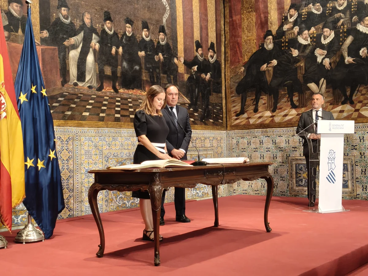 M. Àngels Francés impulsa una nova etapa en l'AVL amb el valencià i la IA com a prioritats