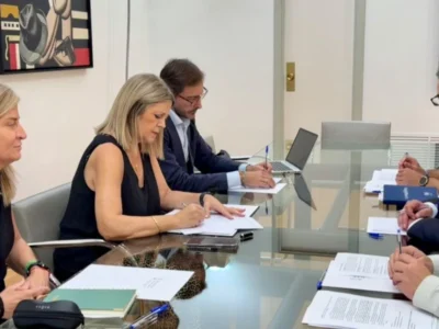 Reunió entre la consellera d’Educació, Carmen Ortí, i l’alcalde d’Ontinyent, Jorge Rodríguez