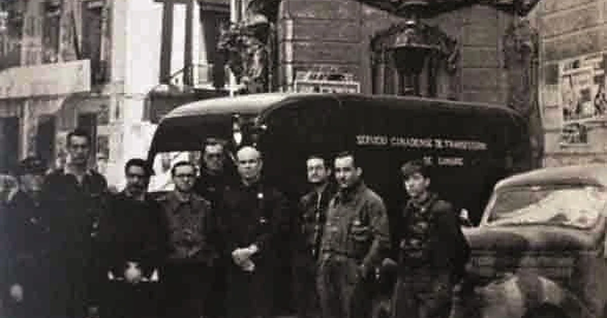 El Palacio de Dos Aguas recupera su historia durante la Guerra Civil con «Palacio en guerra» 1 Norman Bethune i el seu equip davant del Palau de Dos Aigües durant la Guerra Civil.