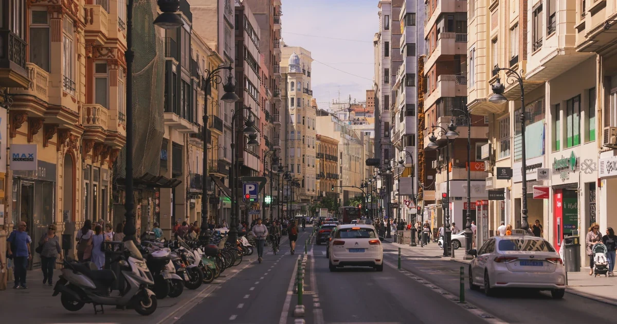 València: Turisme, Oci, Actualitat i tot el que has de saber sobre la ciutat 20 L’habitatge usat a València puja un 5,1% i arriba a 3.473 euros per metre quadrat