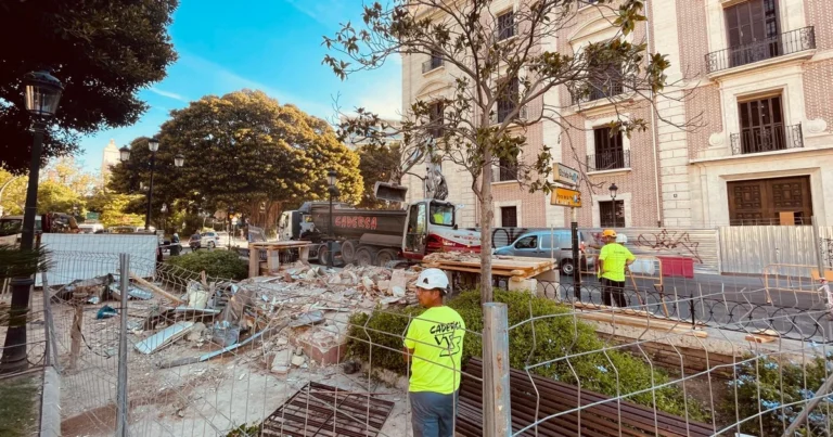 El quiosco del Parterre desaparece de València tras más de una década cerrado